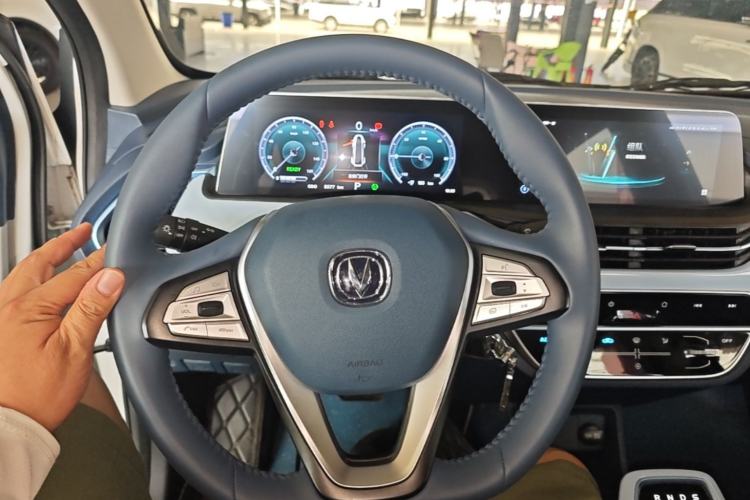 Used CHANGAN Benni E-Star 2022 Charming Edition Colorful Model Lithium Iron Phosphate Steering Wheel