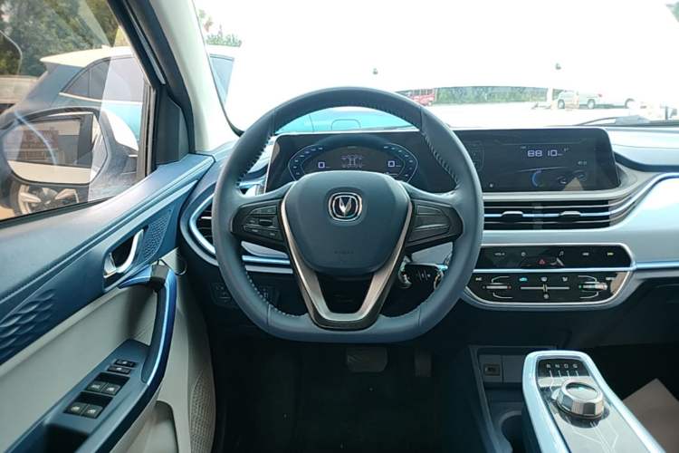 Used CHANGAN Benni E-Star 2022 Qingxin Edition Colorful Model Lithium Iron Phosphate Steering Wheel
