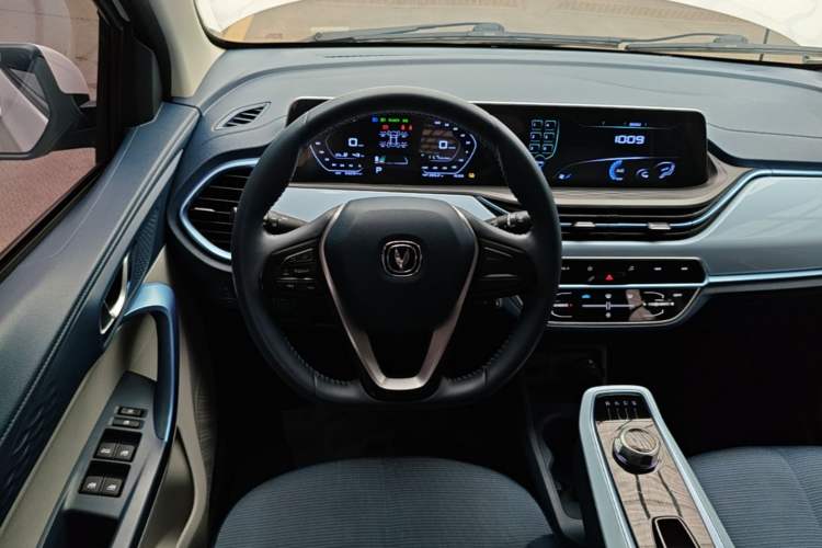 Used CHANGAN Benni E-Star 2022 Qingxin Edition Colorful Model Lithium Iron Phosphate Steering Wheel