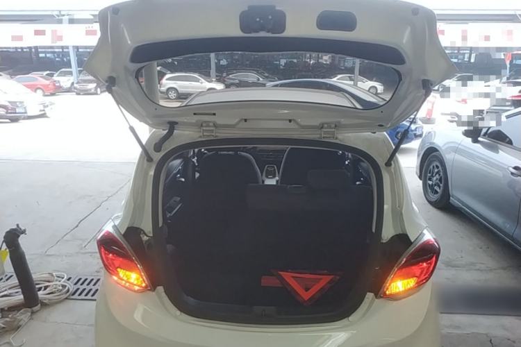 Used CHANGAN Benni E-Star 2022 Charming Edition Colorful Model Lithium-Ion Battery Trunk