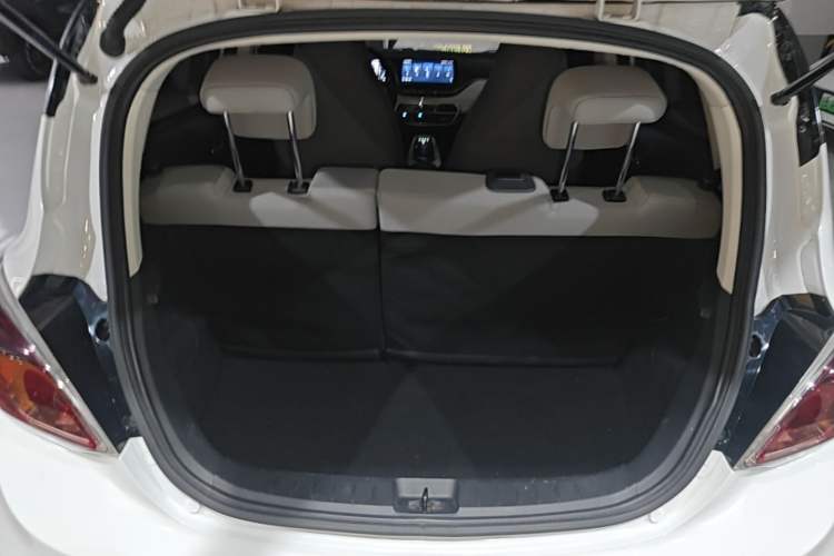 Used CHANGAN Benni E-Star 2022 Charming Edition Colorful Model Lithium Iron Phosphate Trunk