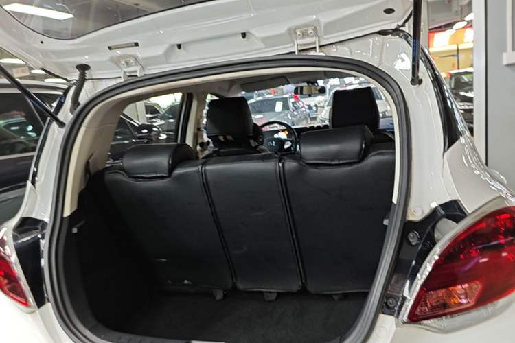 Used CHANGAN Benni E-Star 2022 Charming Edition Colorful Model Lithium Iron Phosphate Trunk