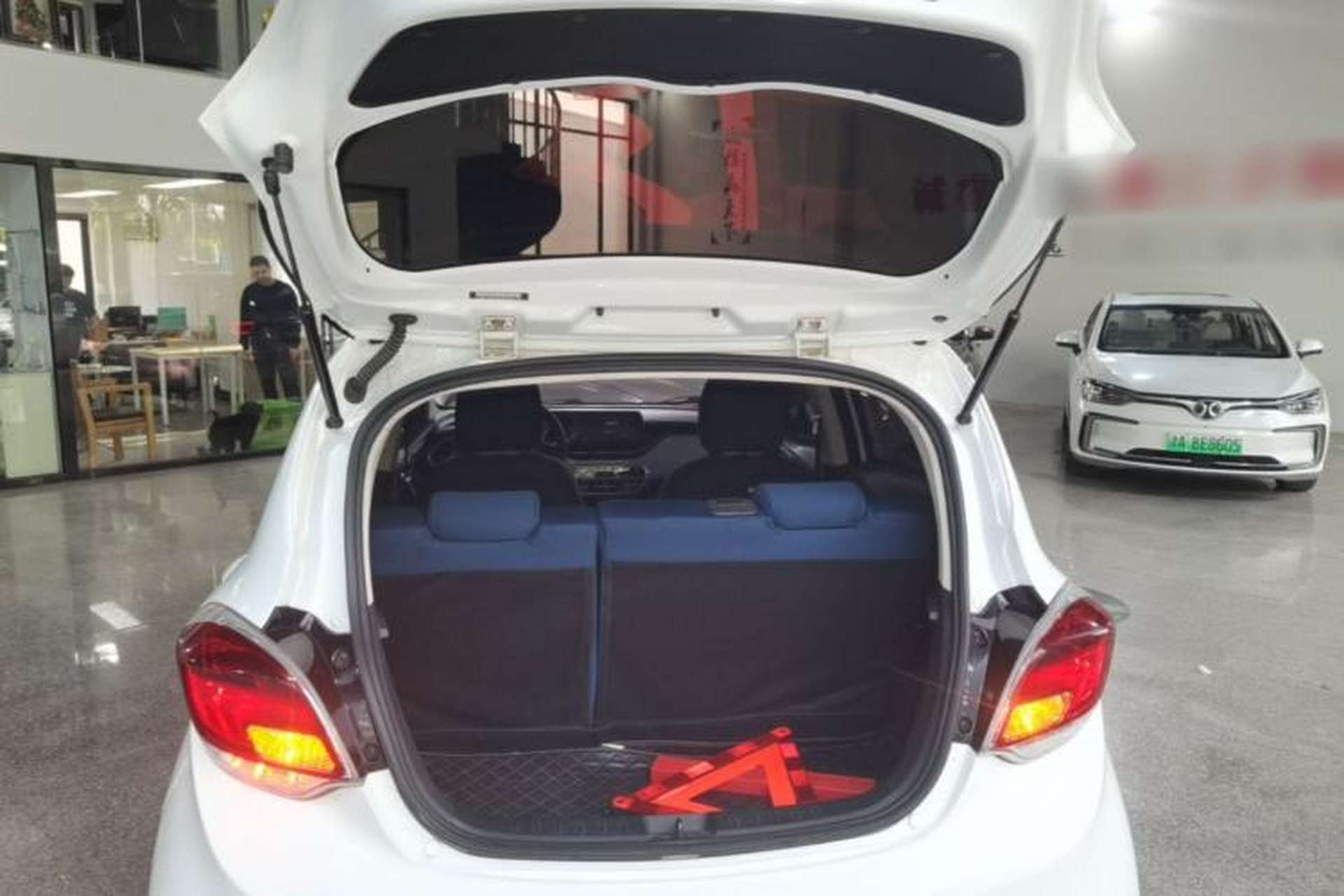 Used CHANGAN Benni E-Star 2022 Qingxin Edition Colorful Model Lithium-NMC Trunk