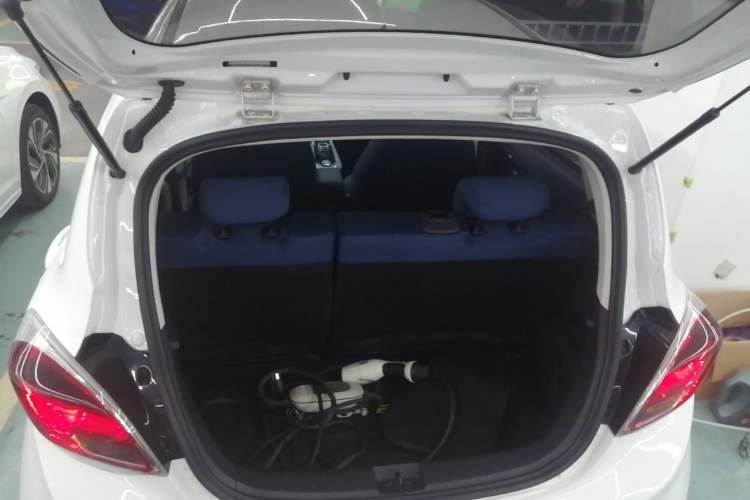 Used CHANGAN Benni E-Star 2022 Charming Edition Colorful Model Lithium Iron Phosphate Trunk