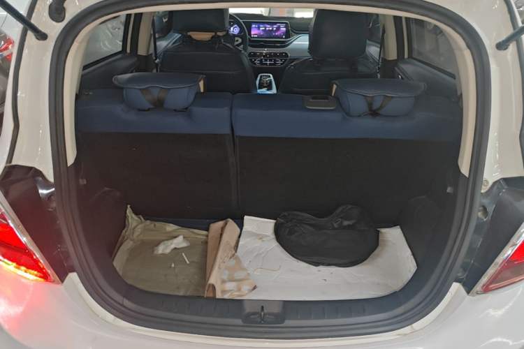 Used CHANGAN Benni E-Star 2022 Charming Edition Colorful Model Lithium Iron Phosphate Trunk