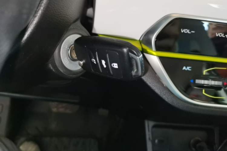 Used CHANGAN Benni E-Star 2022 Qingxin Edition Colorful Model Lithium Iron Phosphate Vehicle Key