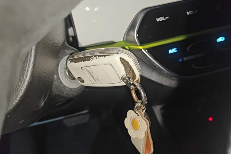 Used CHANGAN Benni E-Star 2022 Charming Edition Colorful Model Lithium Iron Phosphate Vehicle Key