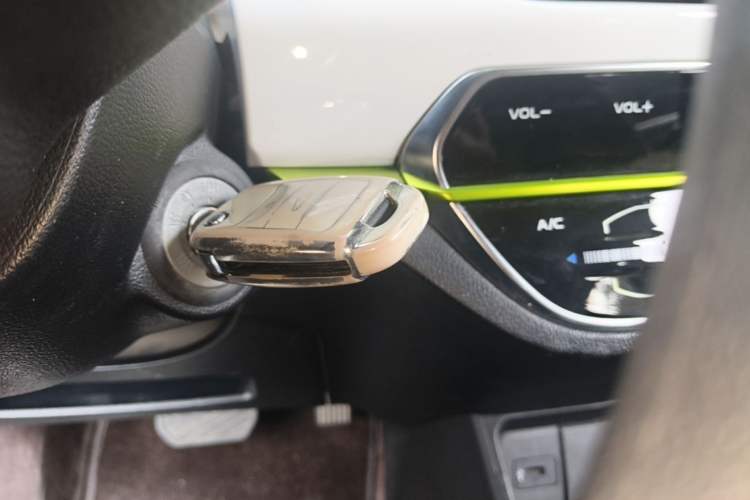 Used CHANGAN Benni E-Star 2022 Qingxin Edition Colorful Model Lithium Iron Phosphate Vehicle Key