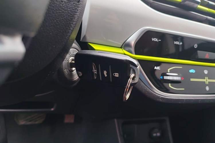 Used CHANGAN Benni E-Star 2022 Qingxin Edition Colorful Model Lithium Iron Phosphate Vehicle Key
