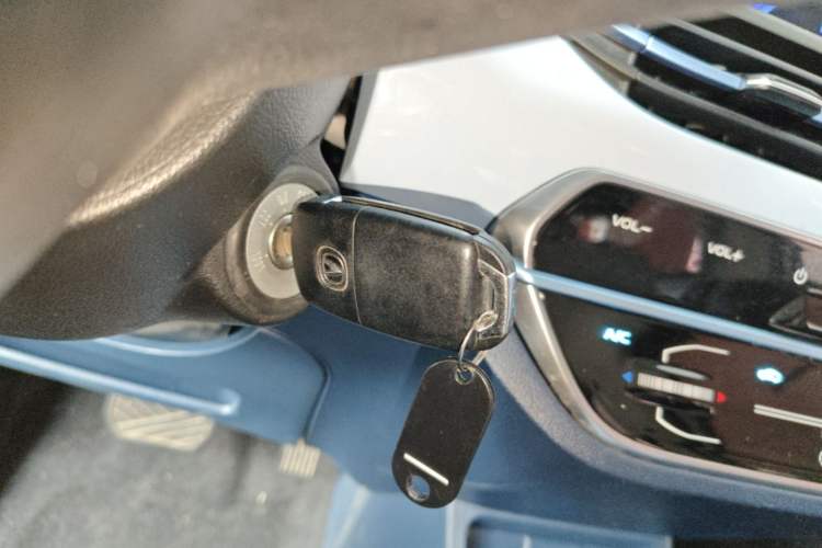 Used CHANGAN Benni E-Star 2022 Qingxin Edition Colorful Model Lithium Iron Phosphate Vehicle Key