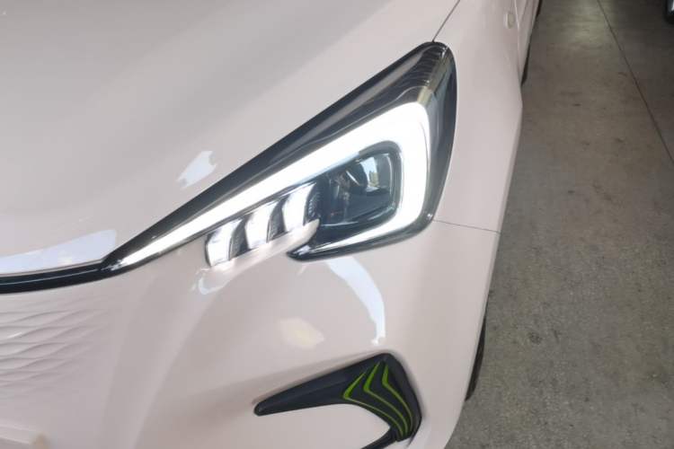 Used CHANGAN Benni E-Star 2023 Charming Edition Colorful Model Lithium-Ion Battery Left Front Headlight