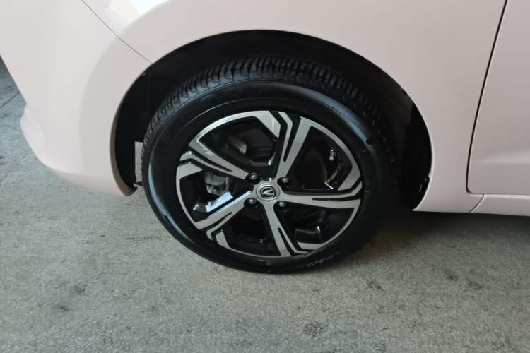 Used CHANGAN Benni E-Star 2023 Charming Edition Colorful Model Lithium-Ion Battery Left Front Wheel Hub