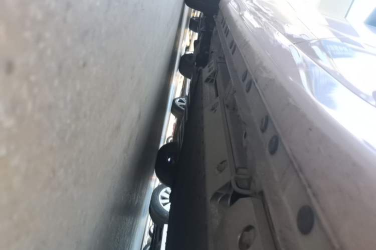 Used CHANGAN Benni E-Star 2023 Charming Edition Colorful Model Lithium-Ion Battery Left Side Sill