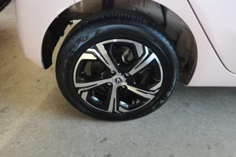 Used CHANGAN Benni E-Star 2023 Charming Edition Colorful Model Lithium-Ion Battery Right Rear Wheel Hub