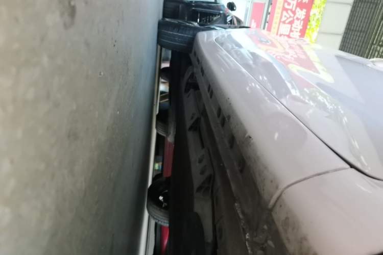 Used CHANGAN Benni E-Star 2023 Charming Edition Colorful Model Lithium-Ion Battery Right Side Sill
