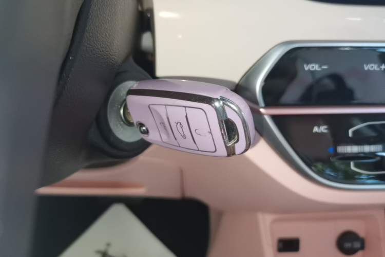 Used CHANGAN Benni E-Star 2023 Charming Edition Colorful Model Lithium-Ion Battery Vehicle Key