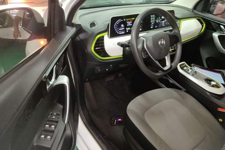 Used CHANGAN Benni E-Star 2023 Charming Edition Colorful Model Lithium-Ion Battery Driver Seat