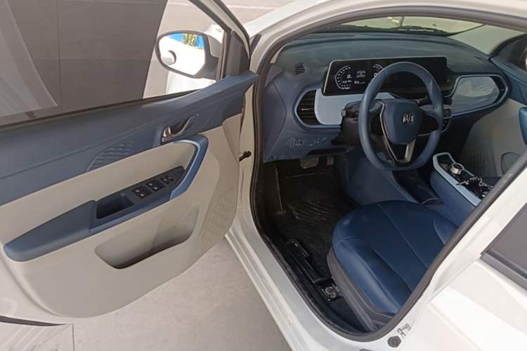 Used CHANGAN Benni E-Star 2023 Qingxin Edition Colorful Model Lithium Iron Phosphate Driver Seat