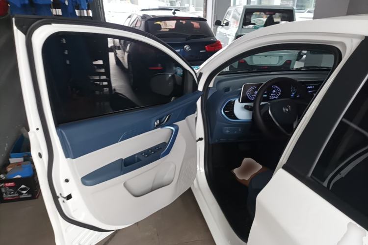 Used CHANGAN Benni E-Star 2023 Charming Edition Colorful Model Lithium-Ion Battery Driver Seat