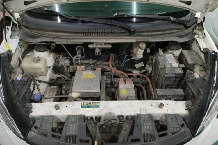 Used CHANGAN Benni E-Star 2023 Charming Edition Colorful Model Lithium-Ion Battery Engine Bay