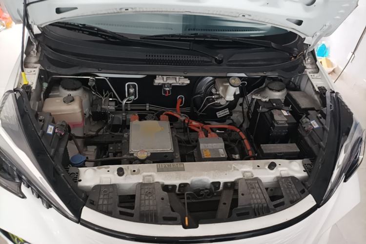 Used CHANGAN Benni E-Star 2023 Charming Edition Colorful Model Lithium-Ion Battery Engine Bay
