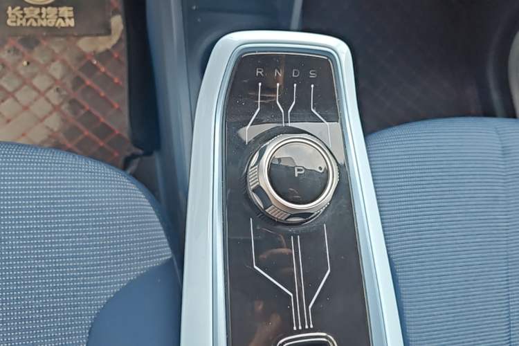 Used CHANGAN Benni E-Star 2023 Qingxin Edition Colorful Model Lithium-NMC Gear Lever