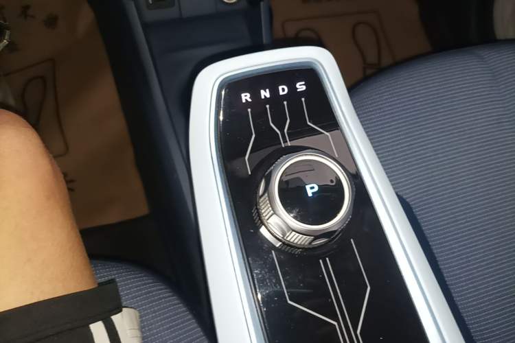Used CHANGAN Benni E-Star 2023 Qingxin Edition Colorful Model Lithium-NMC Gear Lever