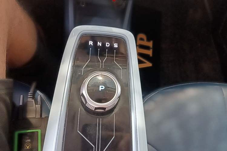 Used CHANGAN Benni E-Star 2023 Qingxin Edition Colorful Model Lithium Iron Phosphate Gear Lever