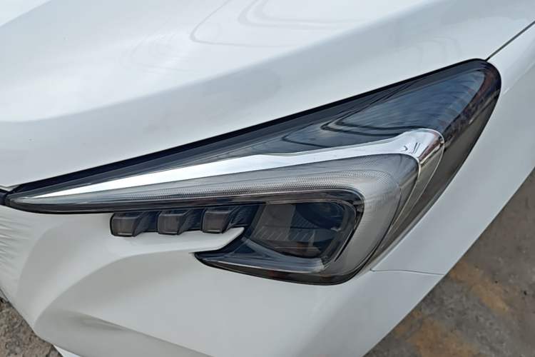 Used CHANGAN Benni E-Star 2023 Qingxin Edition Colorful Model Lithium-NMC Left Front Headlight