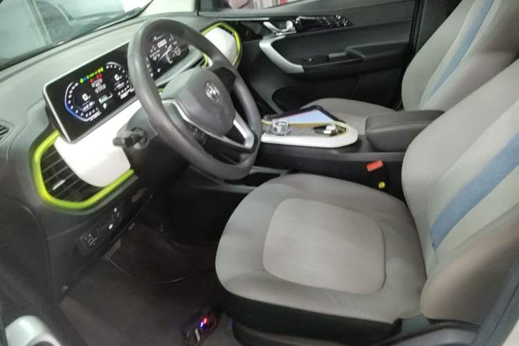 Used CHANGAN Benni E-Star 2023 Charming Edition Colorful Model Lithium-Ion Battery Left Front Seat