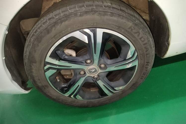 Used CHANGAN Benni E-Star 2023 Charming Edition Colorful Model Lithium-Ion Battery Left Front Wheel Hub