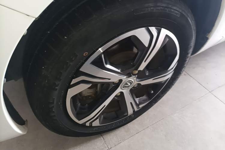 Used CHANGAN Benni E-Star 2023 Qingxin Edition Colorful Model Lithium-NMC Left Front Wheel Hub