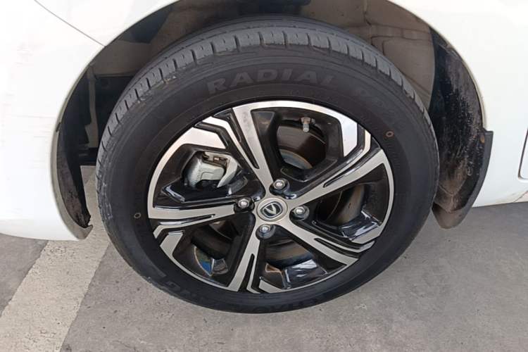 Used CHANGAN Benni E-Star 2023 Qingxin Edition Colorful Model Lithium Iron Phosphate Left Front Wheel Hub