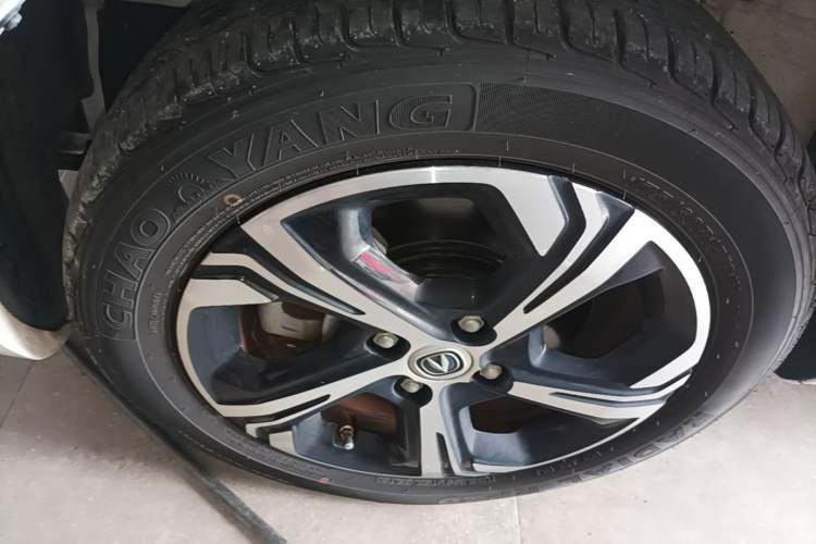 Used CHANGAN Benni E-Star 2023 Charming Edition Colorful Model Lithium-Ion Battery Left Front Wheel Hub