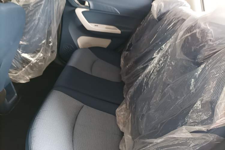 Used CHANGAN Benni E-Star 2023 Charming Edition Colorful Model Lithium-Ion Battery Left Rear Seat
