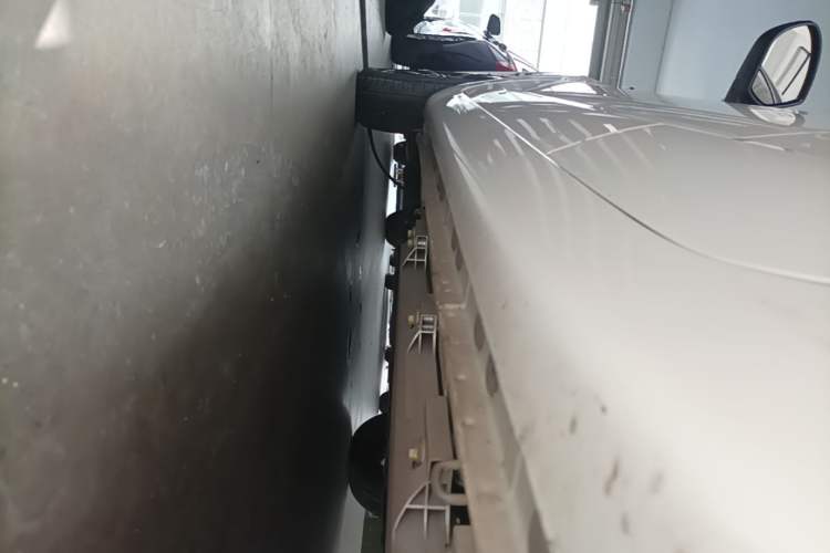 Used CHANGAN Benni E-Star 2023 Charming Edition Colorful Model Lithium-Ion Battery Left Side Sill