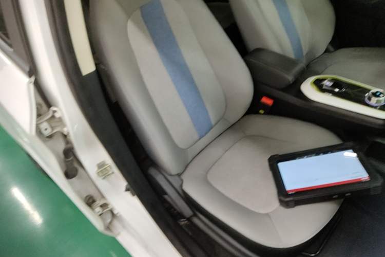 Used CHANGAN Benni E-Star 2023 Charming Edition Colorful Model Lithium-Ion Battery Right Front Seat