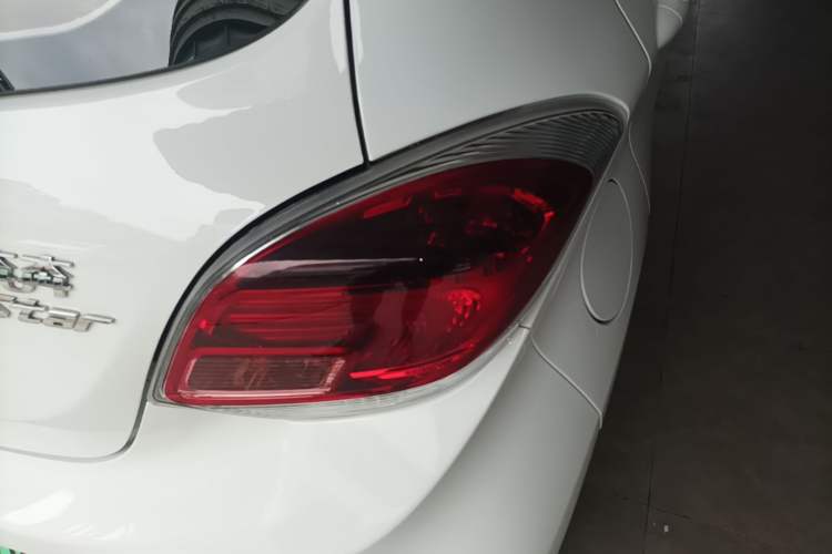 Used CHANGAN Benni E-Star 2023 Qingxin Edition Colorful Model Lithium-NMC Right Rear Taillight