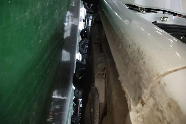 Used CHANGAN Benni E-Star 2023 Charming Edition Colorful Model Lithium-Ion Battery Right Side Sill