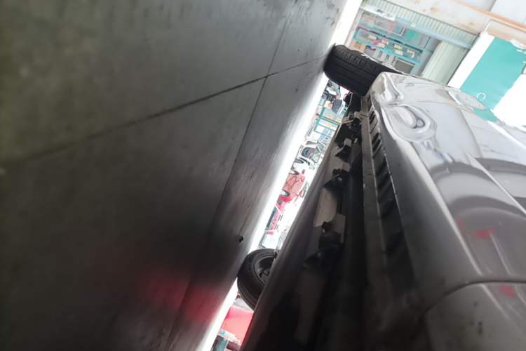 Used CHANGAN Benni E-Star 2023 Charming Edition Colorful Model Lithium-Ion Battery Right Side Sill