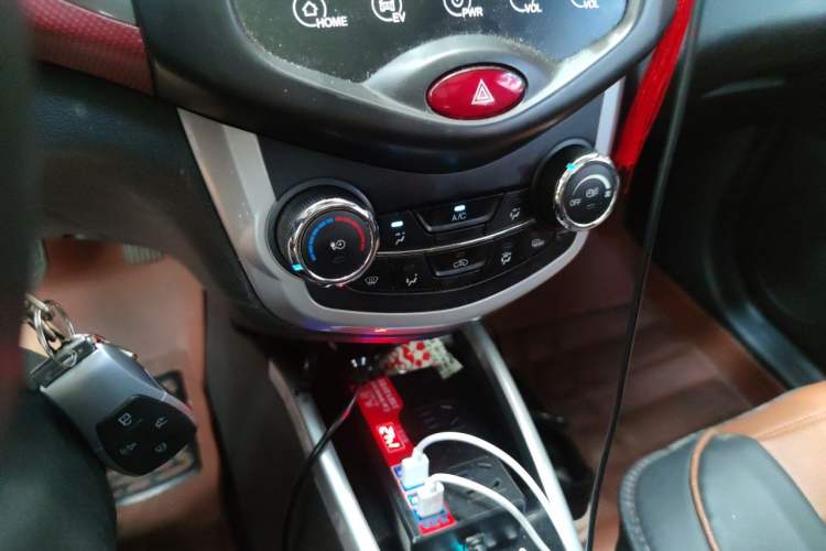 Used CHANGAN Benni EV 2017 All-Electric 210 km Luxury Model Audio And AC Panel