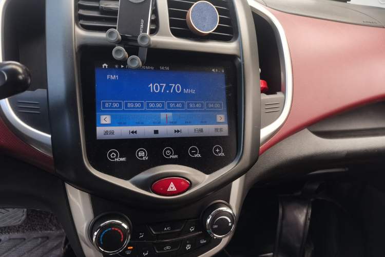 Used CHANGAN Benni EV 2017 Pure Electric 210 km Fashion Edition Audio And AC Panel