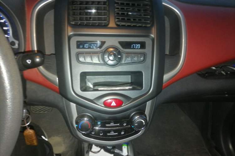 Used CHANGAN Benni EV 2017 Pure Electric 180 km Standard Model Audio And AC Panel