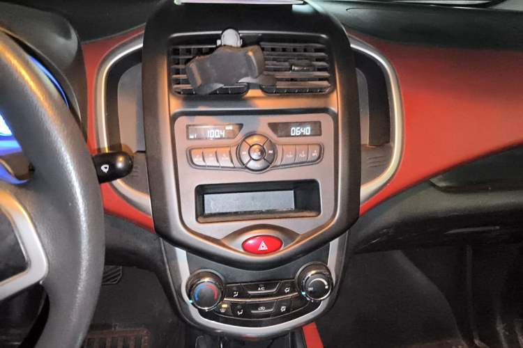 Used CHANGAN Benni EV 2017 Pure Electric 180 km Standard Model Audio And AC Panel