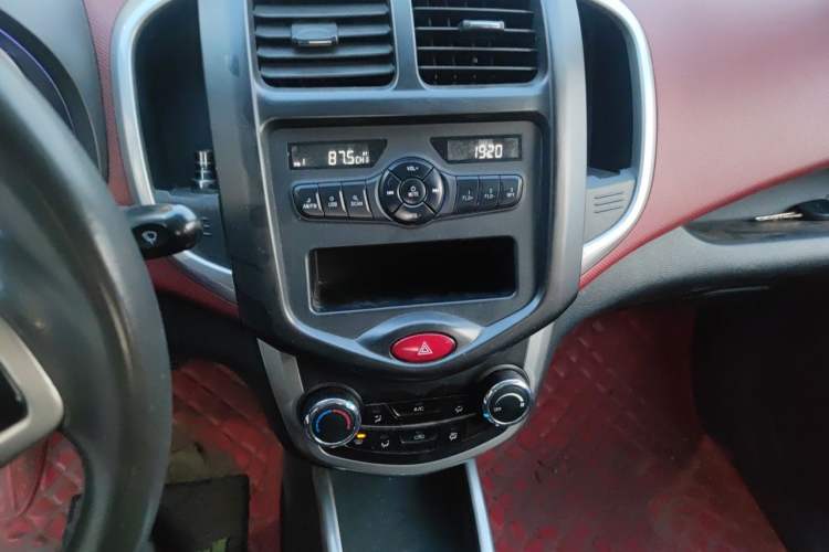 Used CHANGAN Benni EV 2017 Pure Electric 180 km Standard Model Audio And AC Panel