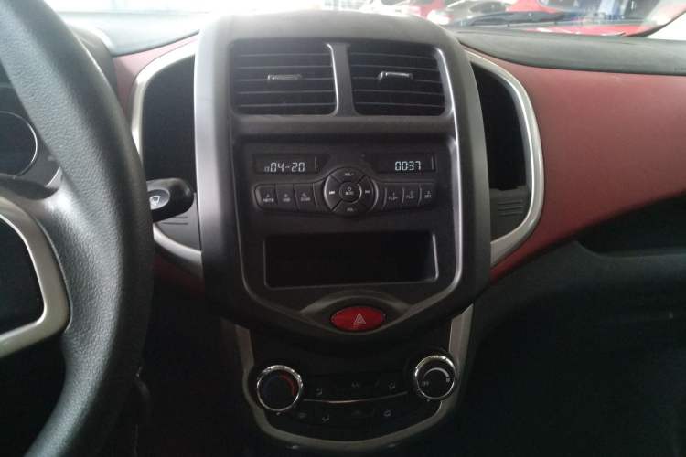 Used CHANGAN Benni EV 2017 Pure Electric 180 km Standard Model Audio And AC Panel
