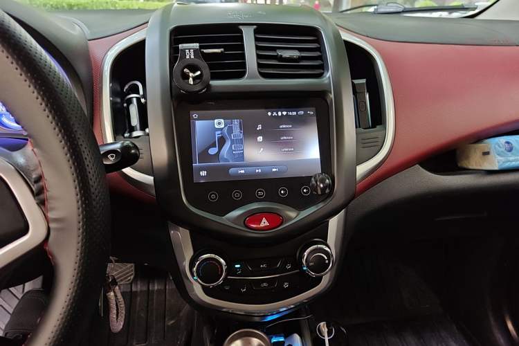 Used CHANGAN Benni EV 2017 Pure Electric 180 km Standard Model Audio And AC Panel