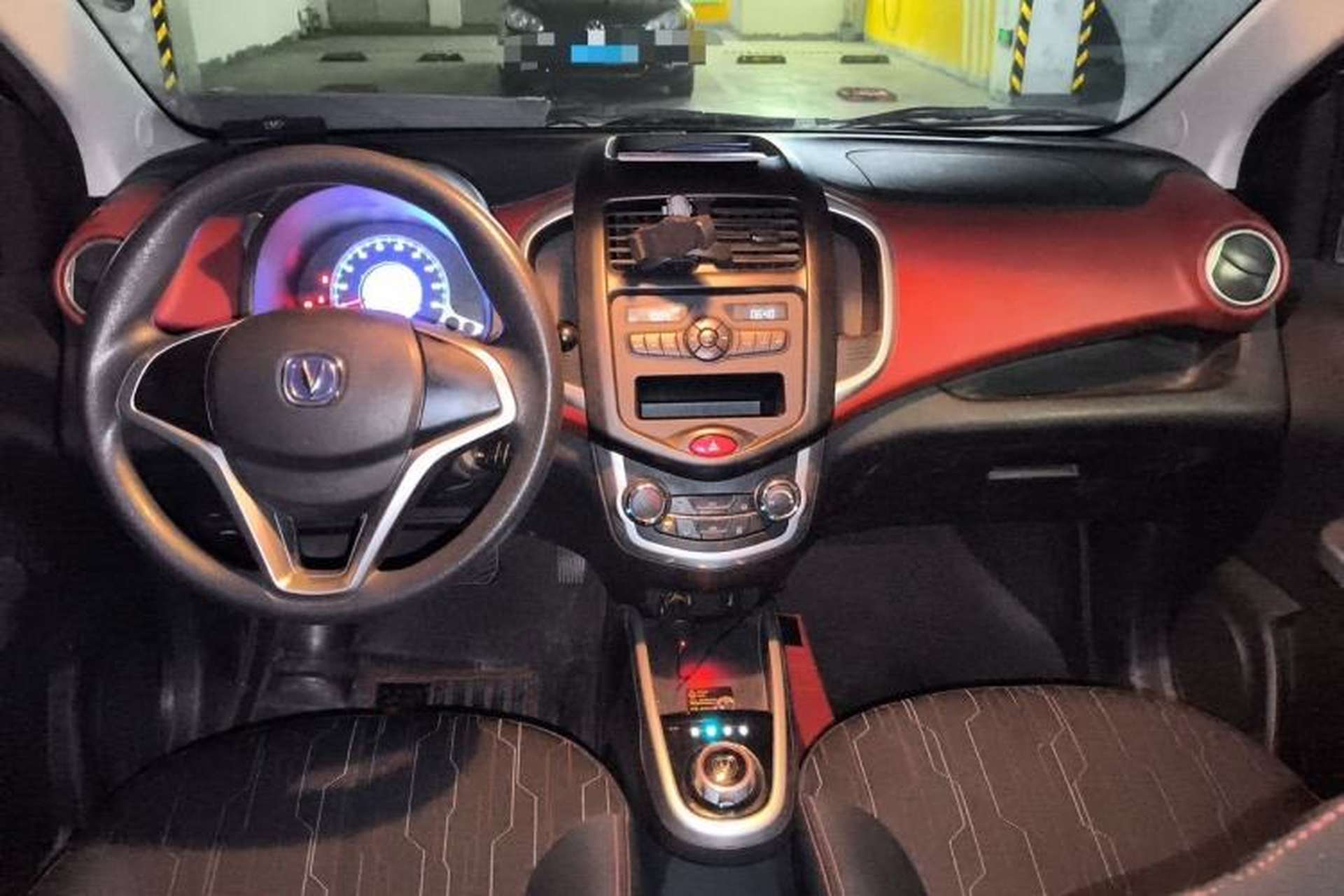 Used CHANGAN Benni EV 2017 Pure Electric 180 km Standard Model Center Console