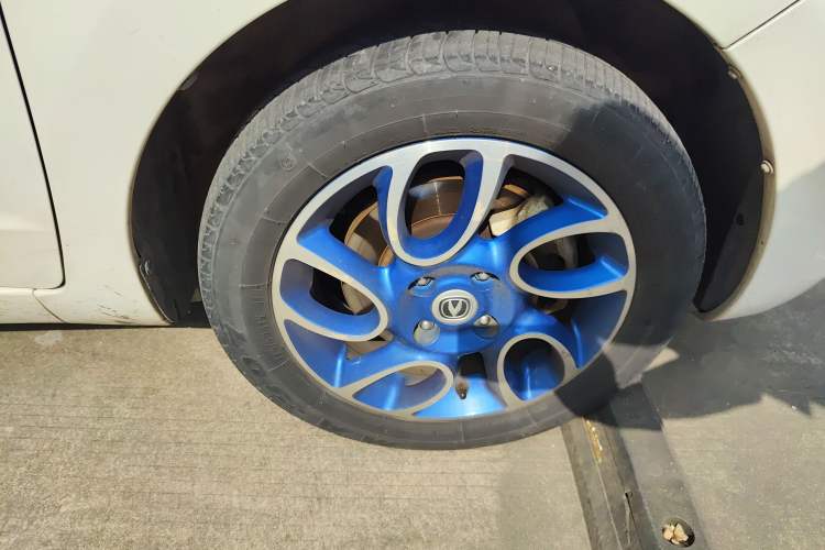 Used CHANGAN Benni EV 2017 Pure Electric 210 km Fashion Edition Right Front Wheel Hub
