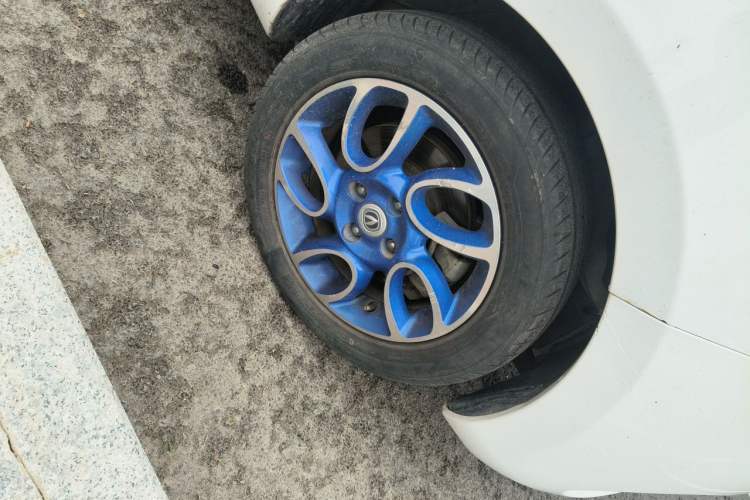 Used CHANGAN Benni EV 2017 Pure Electric 180 km Standard Model Right Front Wheel Hub